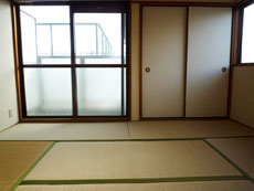 2DK�̍L����37000�~�̔j�i�ƒ������O���[�X�ݗ�