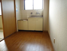 2DK�̍L����37000�~�̔j�i�ƒ������O���[�X�ݗ�