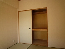 ���]�����i