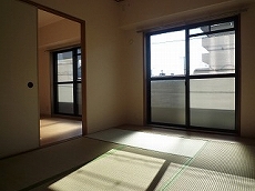 ���]�����i