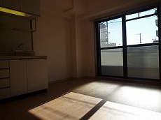 ���]�����i