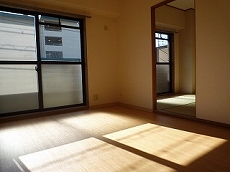 ���]�����i