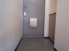 ���]�����i