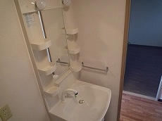 ���]�����i