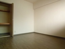 ���]�����i