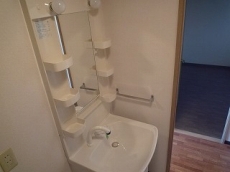 ���]�����i