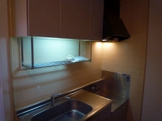 �A�X�g�A�T�q